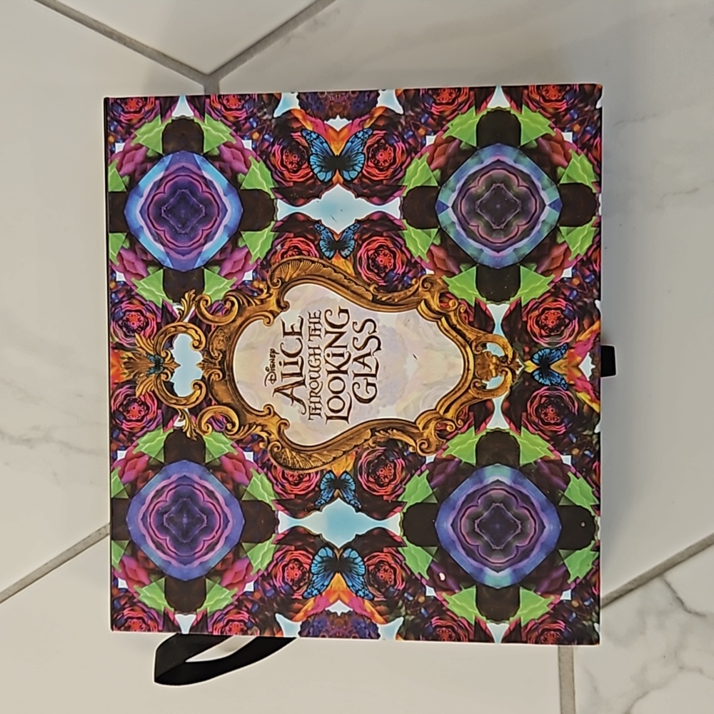 Rare♤♡♧ Urban Decay Alice In Wonderland Eyeshadow palette